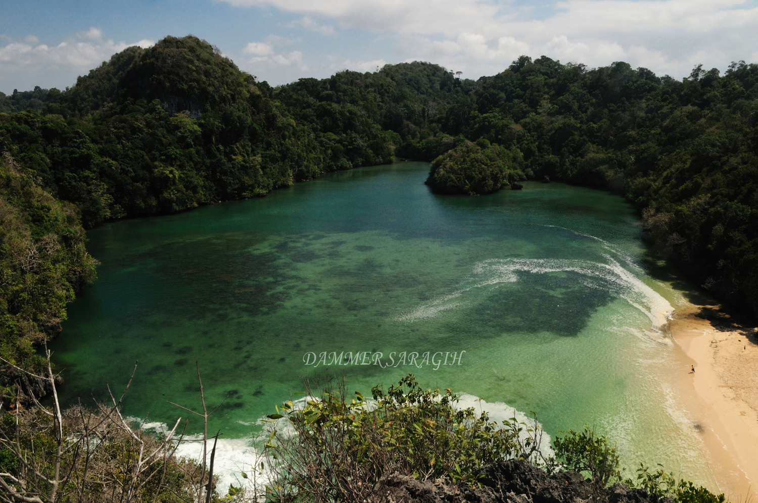 HATI PUN TERTAMBAT DI PULAU SEMPU