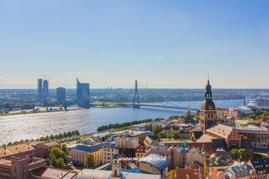 PANDUAN CERDAS EKSPLOR LITHUANIA & LATVIA