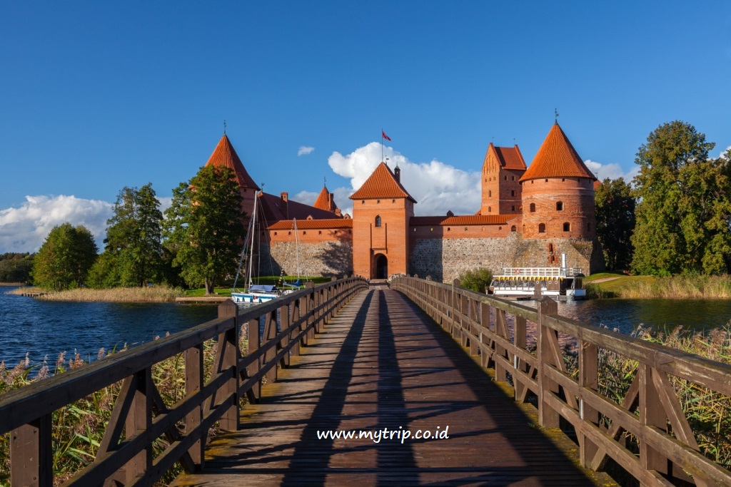 ITINERARY EKSPLOR LITHUANIA & LATVIA VIA BRUSSELS 9 HARI
