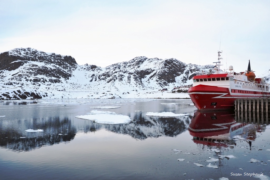 BEGINILAH RASANYA MENJELAJAHI GREENLAND DENGAN KAPAL LAUT