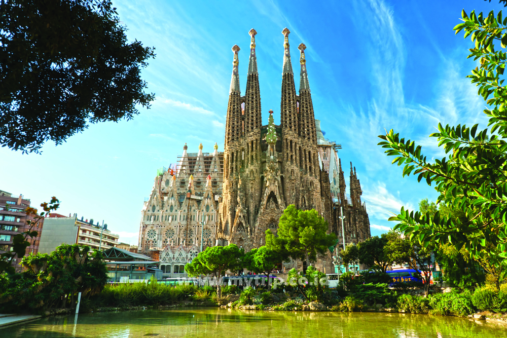 NYASAR NGGAK APA-APA, ASAL JANGAN SAMPAI KECOPETAN DI BARCELONA (Bagian 1)