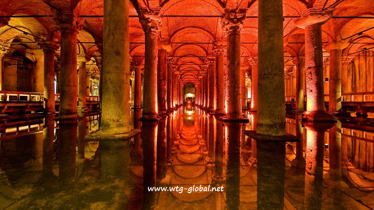 YUK IKUT TOM HANKS MENYUSURI KEGELAPAN BASILICA CISTERN DI ISTANBUL
