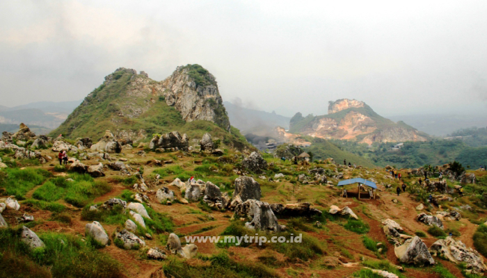 NGGAK PERLU STAMINA ATLET KOK UNTUK KELILING STONE GARDEN