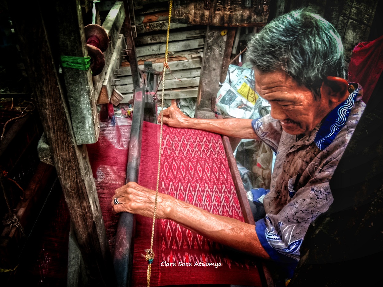 PERJALANAN PANJANG TENUN IKAT LAMONGAN