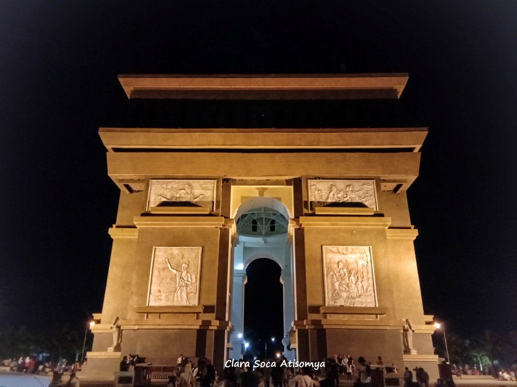 MONUMEN MIRIP ARC DE TRIOMPHE PARIS INI JADI LANDMARK KEDIRI