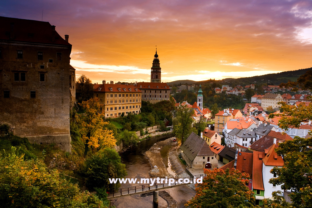 FAKTA-FAKTA UNIK TENTANG CESKY KRUMLOV, DESA TERINDAH DI DUNIA