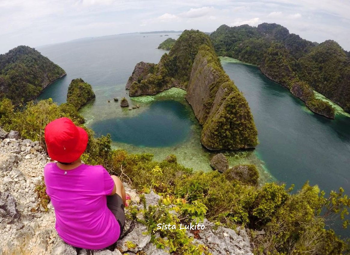 DAN KAMI PUN MENAKLUKKAN DUA BUKIT SEKALIGUS DI MISOOL