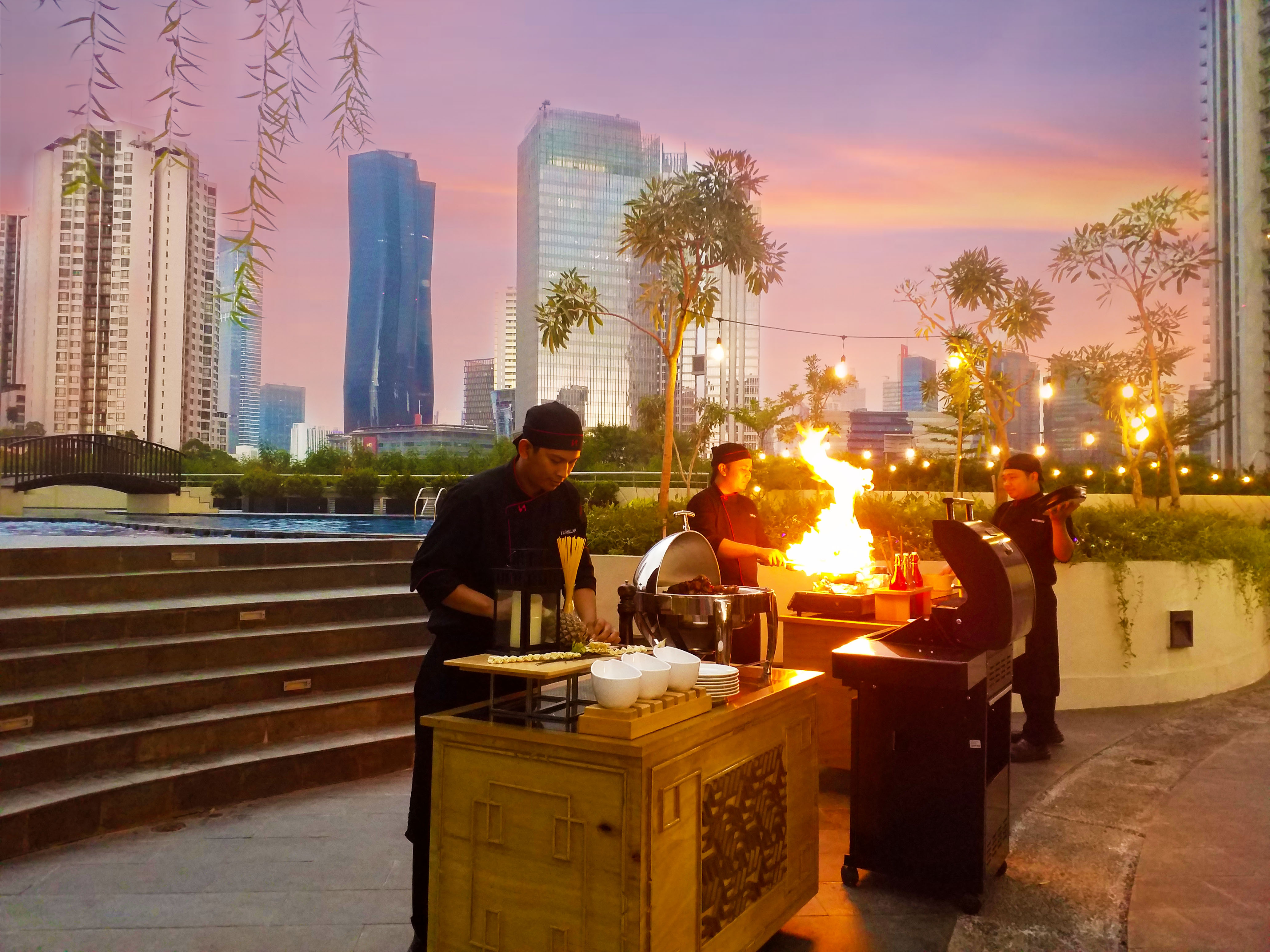 NIKMATI BARBEQUE ALA SWISS-BELLRESIDENCES RASUNA EPICENTRUM