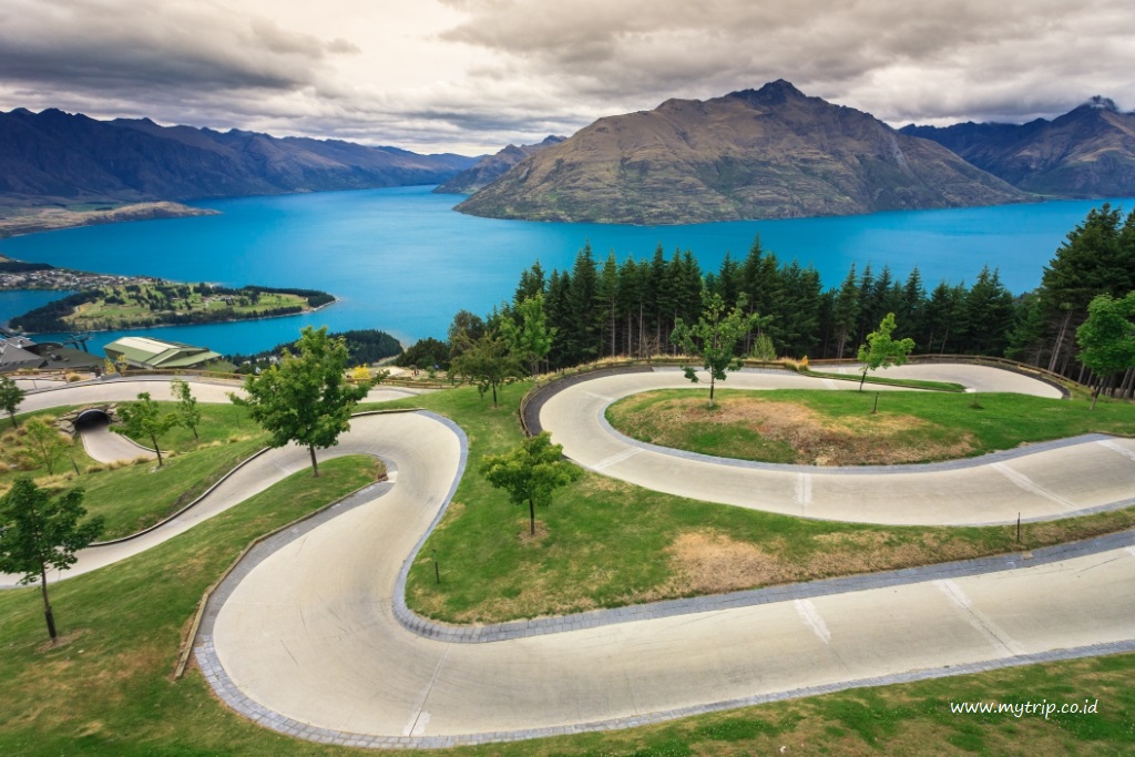 SERUNYA MENGUJI ADRENALIN DI QUEENSTOWN NEW ZEALAND