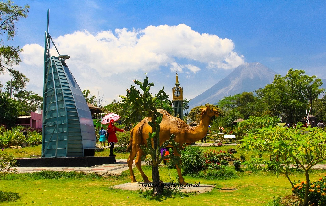 WOWWW, ADA BURJ AL ARAB DI HADAPAN GUNUNG MERAPI