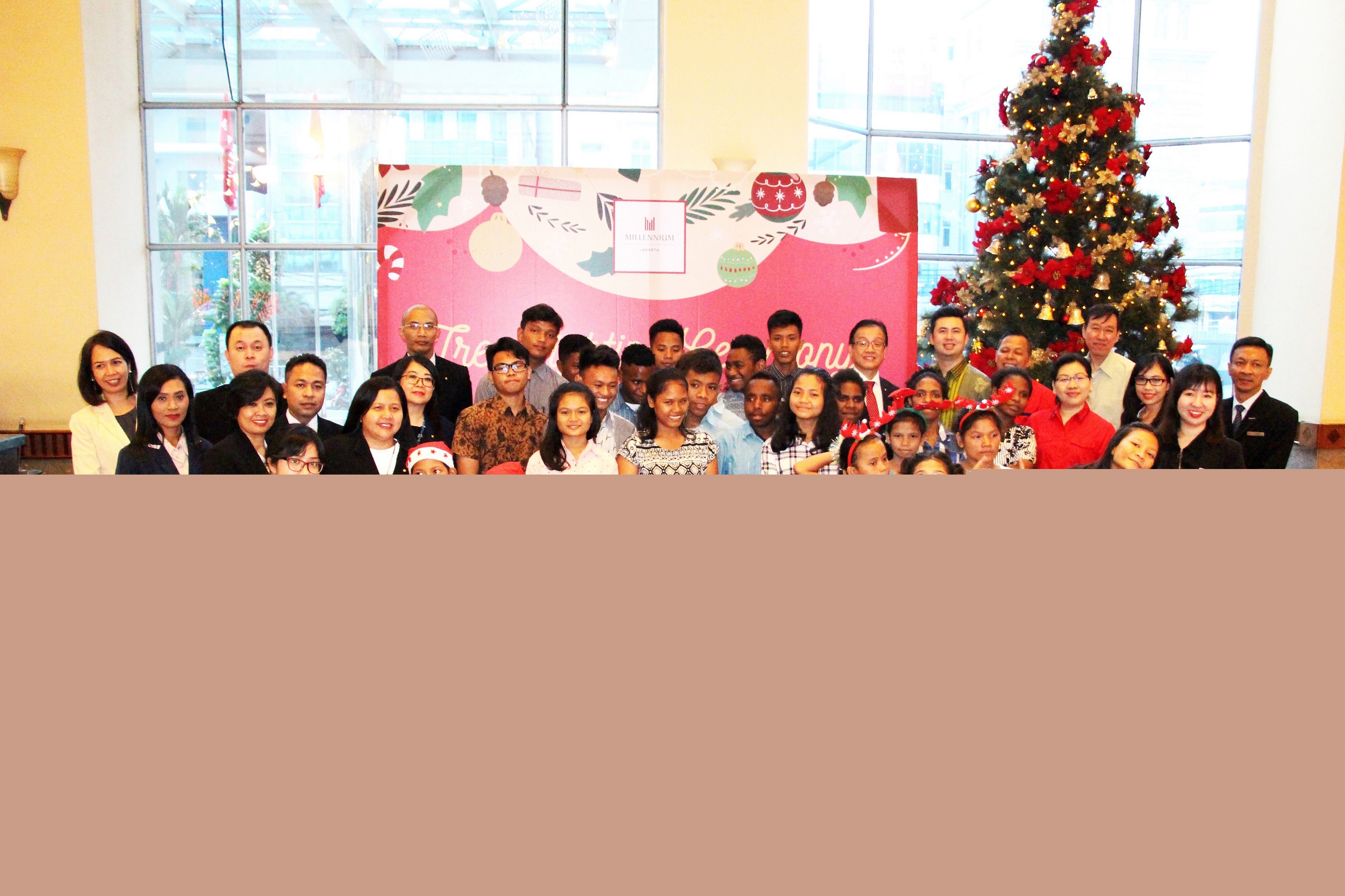 RAYAKAN SUKACITA NATAL BERSAMA MILLENNIUM HOTEL SIRIH JAKARTA