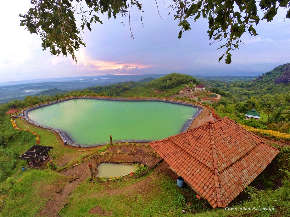 EMBUNG NGLANGGERAN, SATU-SATUNYA YANG COCOK UNTUK WISATA KELUARGA DI NGLANGGERAN