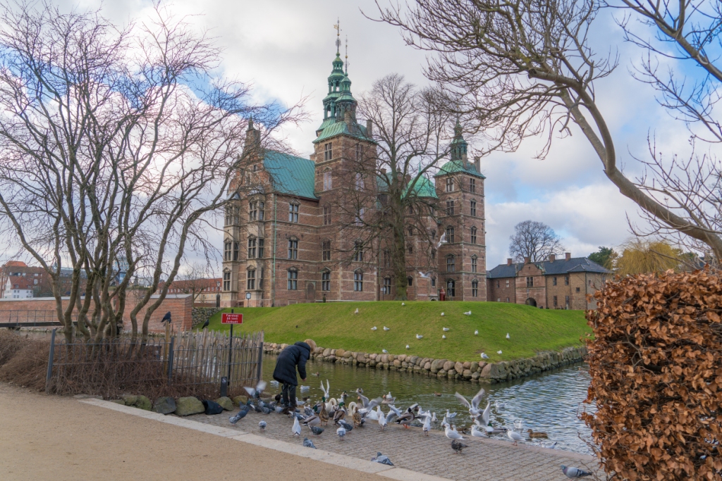 PENGGEMAR DONGENG H.C. ANDERSEN PASTI SUKA KE KOPENHAGEN