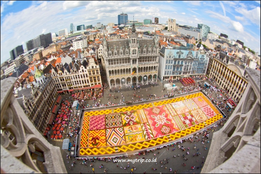 PENGGEMAR TINTIN HARUS BANGET NIH KE BRUSSELS