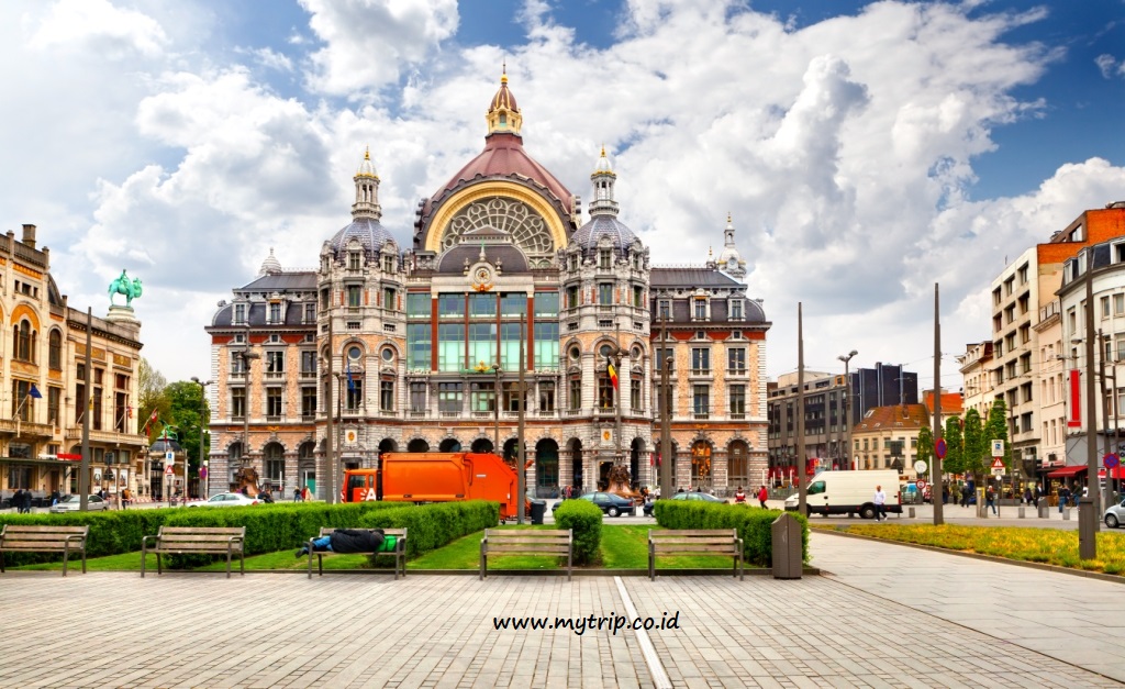 ACUNGAN JEMPOL BUAT ANTWERP DENGAN CENTRAL STATIONNYA YANG WAH!