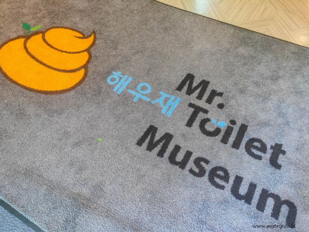 DI MUSEUM TOILET INILAH TINJA MENJADI POO-TIFUL