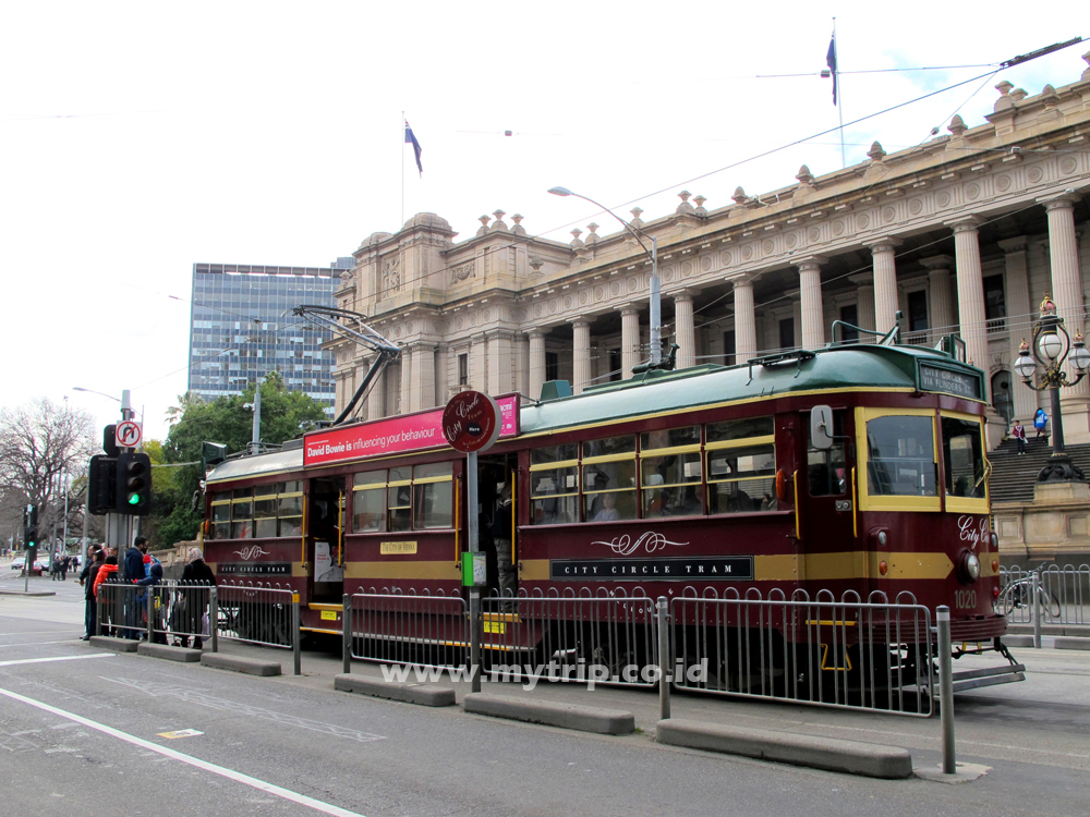 DI MELBOURNE GEDUNG PARLEMENNYA BISA UNTUK PIKNIK. BUKAN UNTUK DEMO YA...