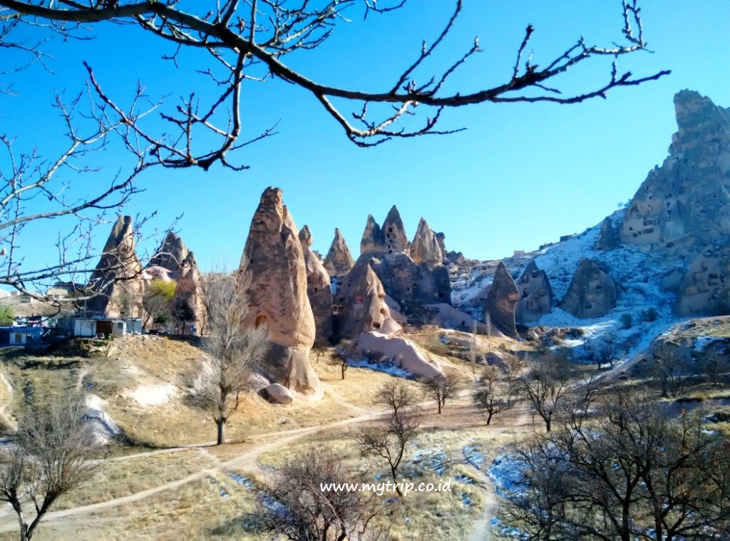 BUKAN KASTIL SEPERTI DI EROPA, UCHISAR CASTLE DI CAPPADOCIA MENAWARKAN VIEW SPEKTAKULER