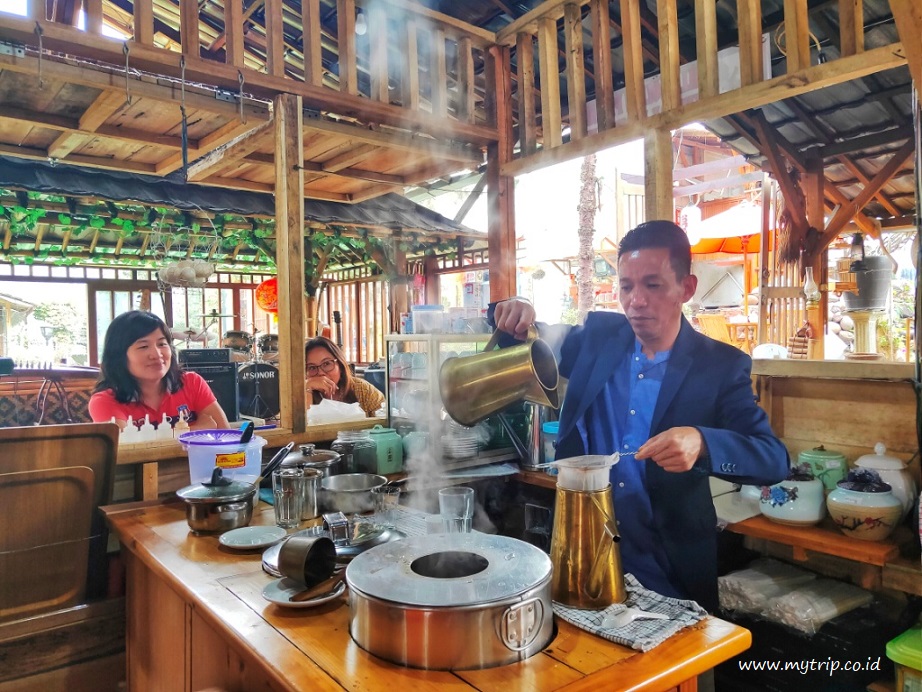 ALTERNATIF WEEKEND GETAWAY YANG SEMPURNA: KEDAI KOPI LIM DI PACET CIANJUR