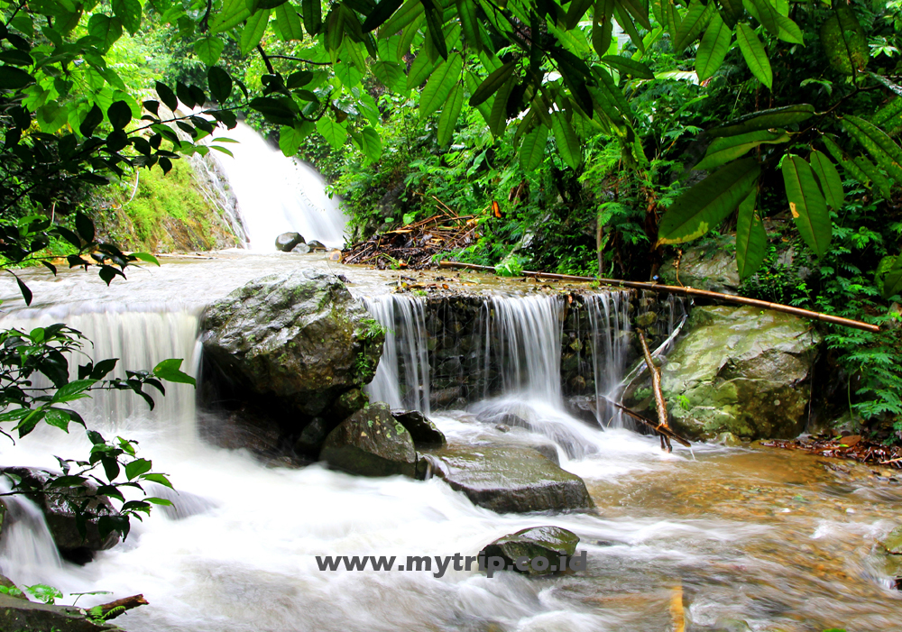 ADA CURUG BANDUNG, TAPI DI KARAWANG