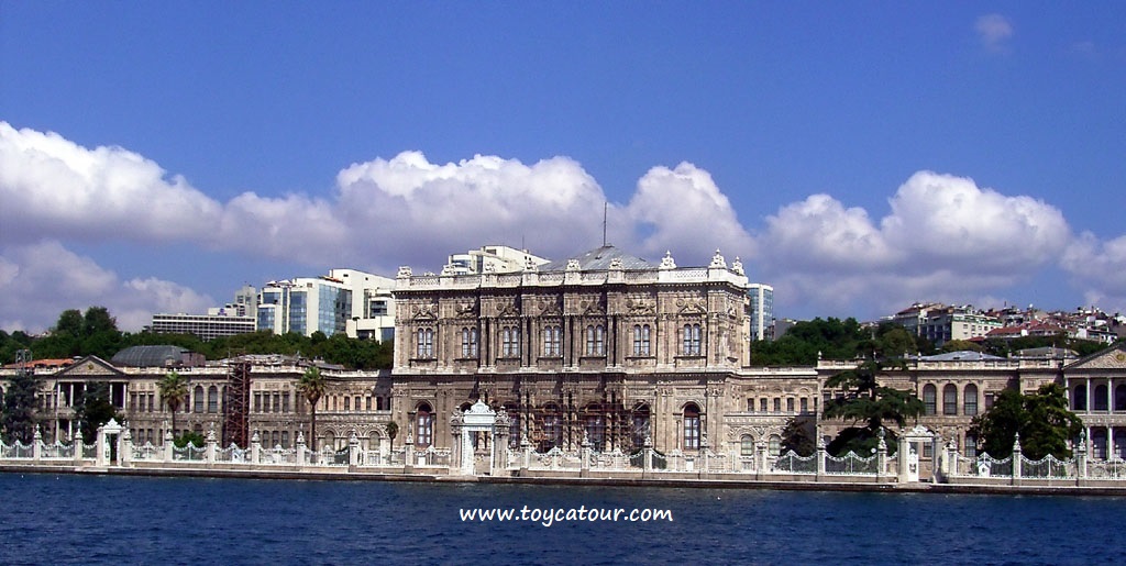 FAKTA UNIK DOLMABAHCE PALACE DI TURKI INI TAK PERNAH TERBAYANGKAN....