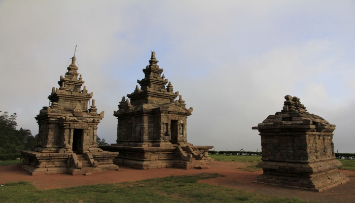 BENARKAH ADA 9 CANDI DI GEDONG SONGO?