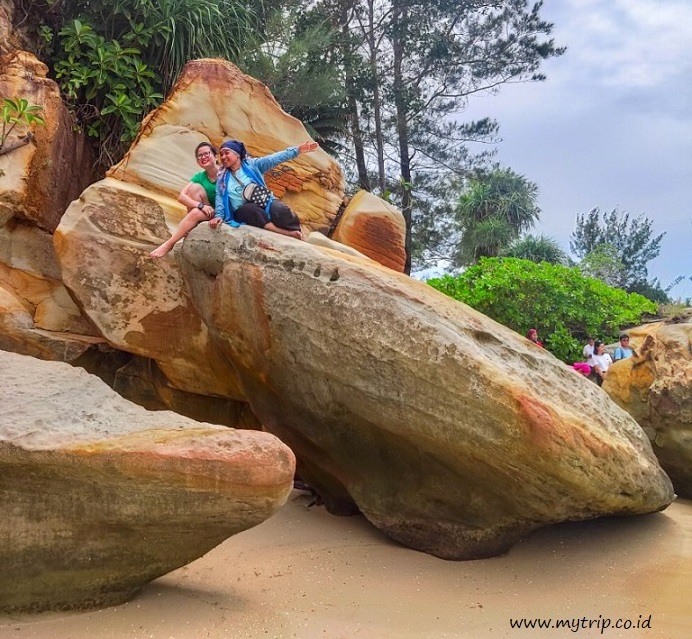 NATUNA NGGAK CUMA ALIF STONE PARK, ADA PANTAI LUBANG KAMAK NIH!