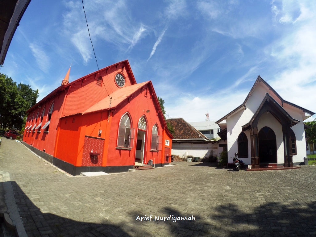 KALAU KE PROBOLINGGO MAMPIRLAH KE GEREJA MERAH MADE IN BELANDA INI