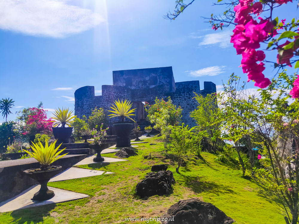 PENASARAN DENGAN BENTUK ALAT VITAL PRIA DI BENTENG TOLUKKO TERNATE?