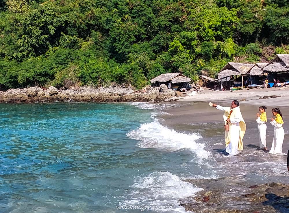 Misa Lefa di Pantai Lamalera