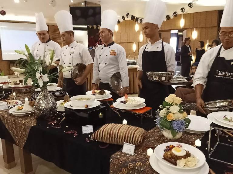 SANTAN RESTAURANT LUNCURKAN 20 MENU BARU