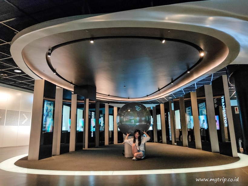 ANAK-ANAK BELAJAR, EMAK-EMAK BERFOTO KEREN DI SAMSUNG INNOVATION MUSEUM SUWON