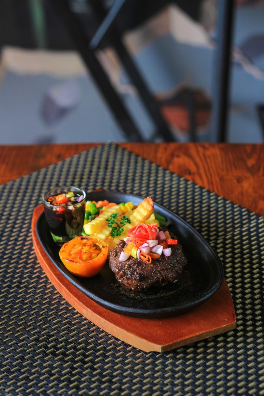 STEAK MARANGGI, PADUAN KULINER WESTERN DAN NUSANTARA DI HORISON URIP SUMOHARJO YOGYAKARTA