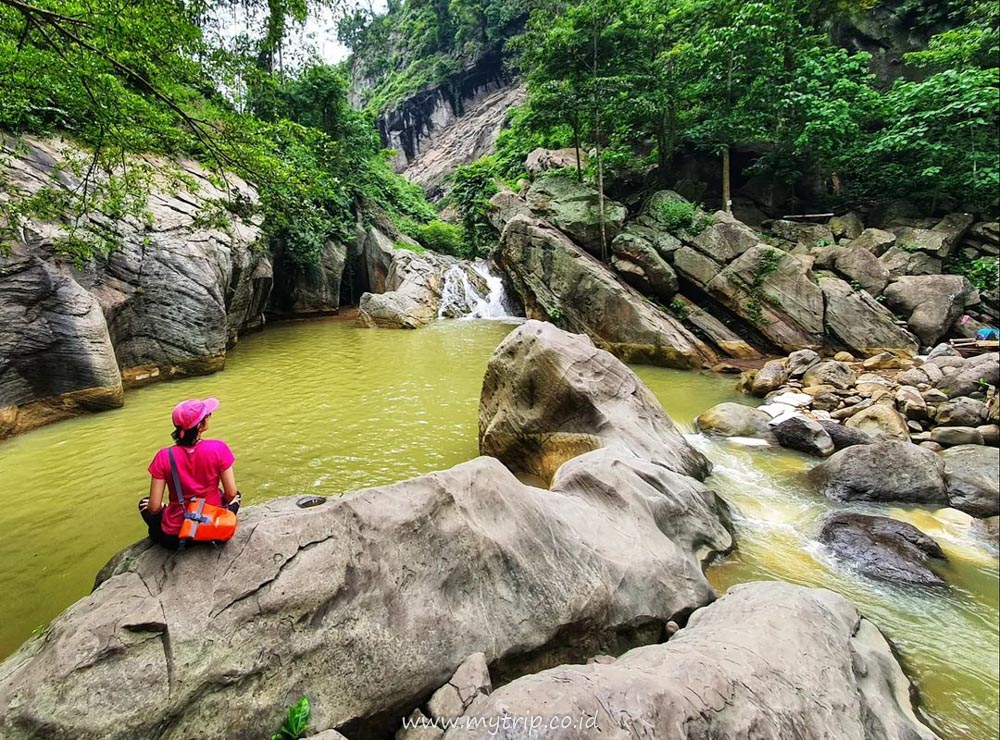 SANGHYANG HEULEUT DAN SANGHYANG POEK, MENIKMATI DANAU DAN GUA SEKALIGUS