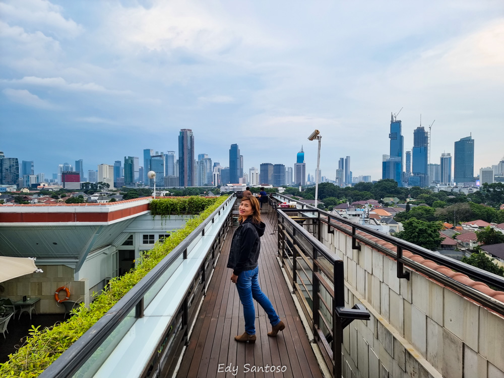 3 RESTO YANG COCOK UNTUK MENIKMATI SENJA DI KETINGGIAN IBU KOTA