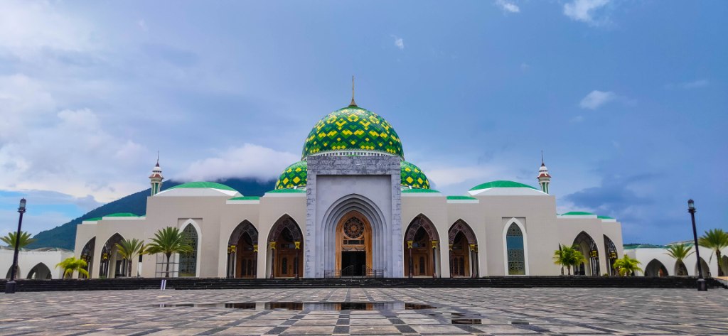 MASJID AGUNG NATUNA TAK BOLEH DILEWATKAN KALAU KE NATUNA