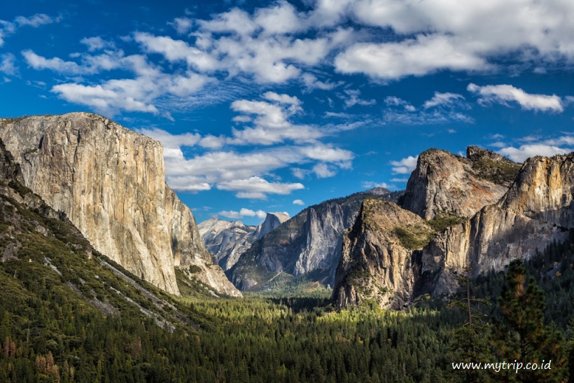 JUTAAN TURIS MENGUNJUNGI YOSEMITE NATIONAL PARK SETIAP TAHUNNYA