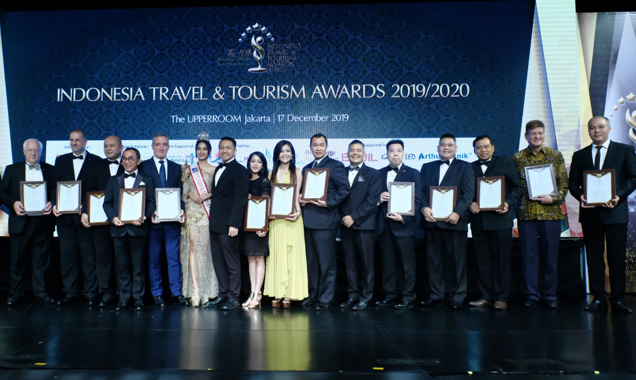 GENERAL MANAGER ASTON PRIORITY SIMATUPANG HOTEL & CONFERENCE CENTER RAIH PREDIKAT TOP HOSPITALITY LEADER 2019/2020