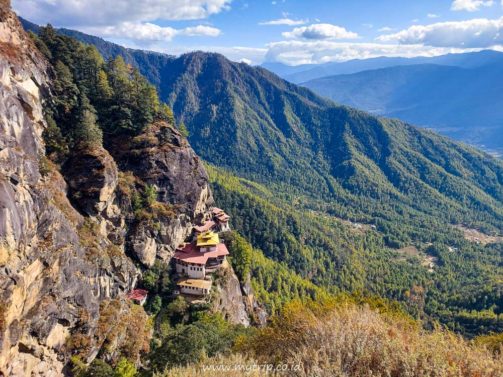 Tiger's Nest bird-eye-view