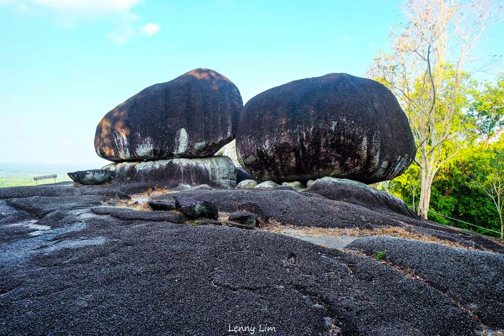 BUKIT PERAMUN, OBJEK WISATA DI BELITUNG YANG DILENGKAPI VIRTUAL REALITY