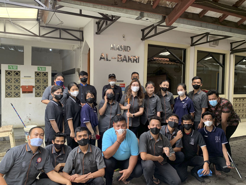 HOTEL 88 BANDUNG KEMBALI MENGGELAR GERAKAN BERSIH-BERSIH MASJID