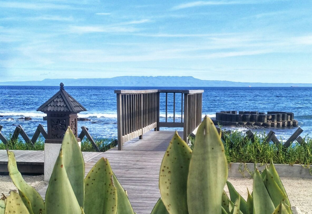 MELIRIK CANDI DASA DI BALI TIMUR