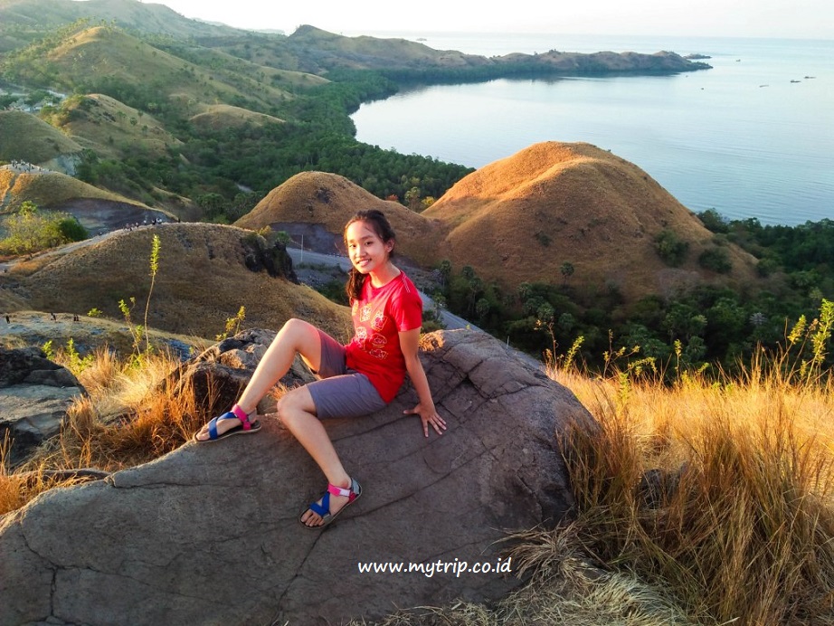 JANGAN LUPA MAMPIR KE BUKIT CINTA KALAU KE LABUAN BAJO YA!