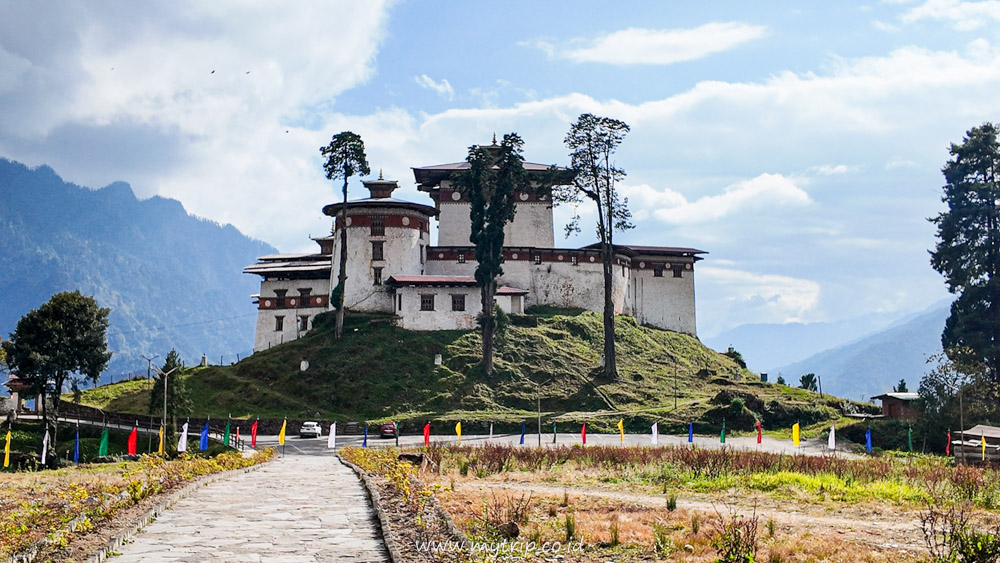 JATUH CINTA PADA GASA DZONG BHUTAN PADA PANDANGAN PERTAMA