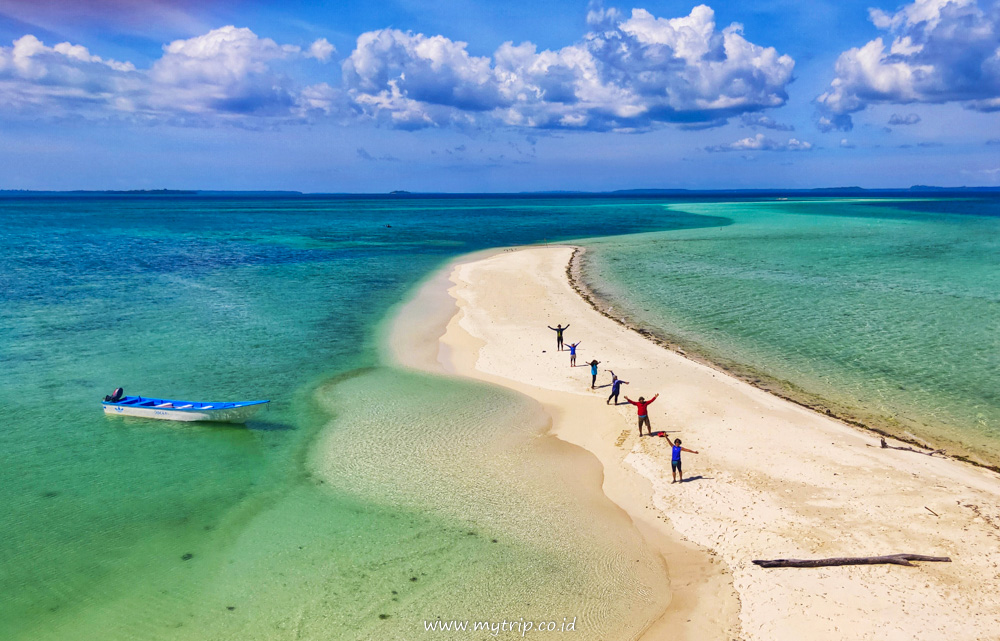 NGURTAFUR DI KEPULAUAN KEI: PASIR TIMBUL TERPANJANG DAN BONUS KAWANAN PELIKAN