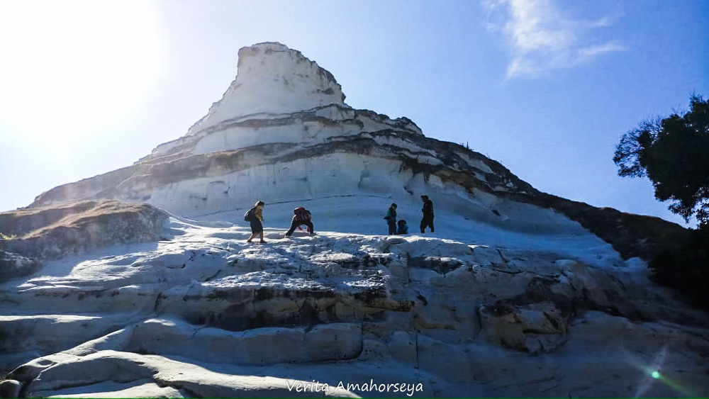 NGGAK PERLU PAKAI JAKET KALAU MENDAKI BUKIT SALJU DI PULAU SABU NTT