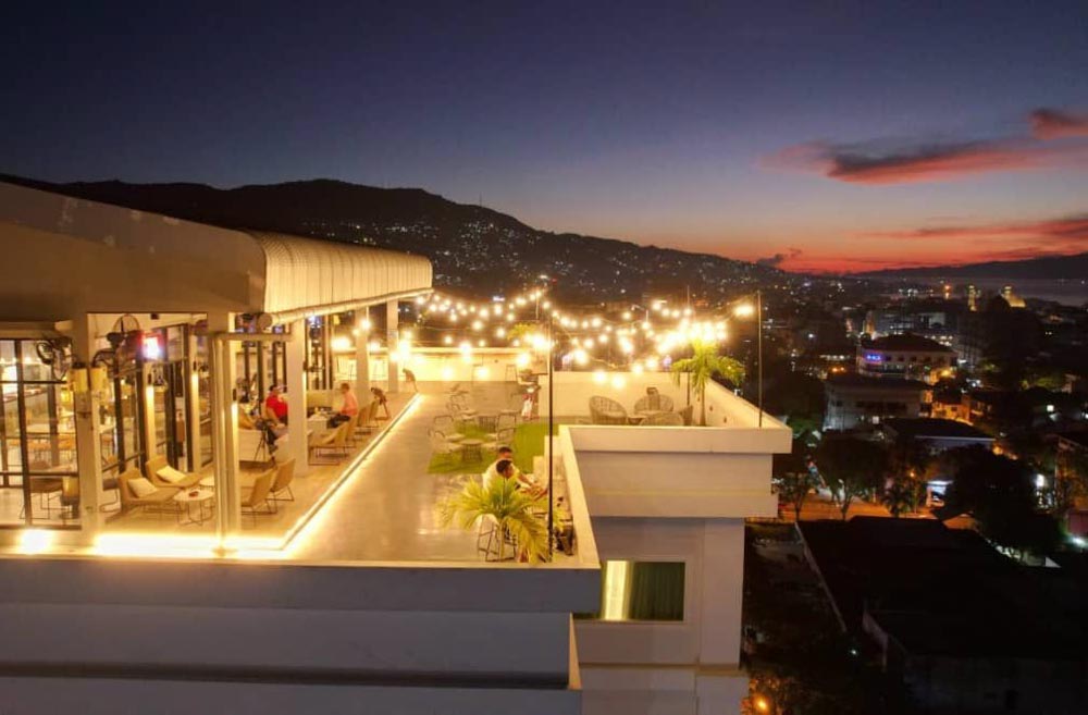 SWISS-BELHOTEL AMBON HADIRKAN PEMANDANGAN 360 DERAJAT DI SKY BAR
