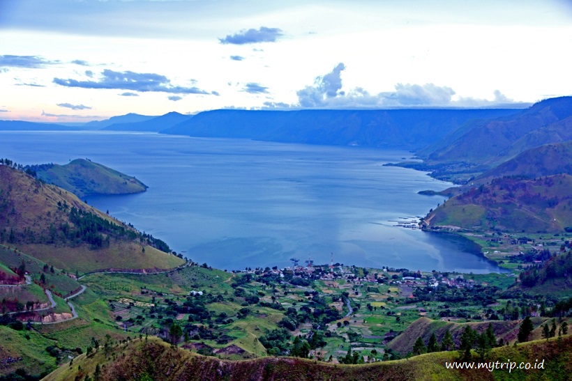 DANAU TOBA LEBIH KEREN DEH DARI HALLSTATT AJA SIH....