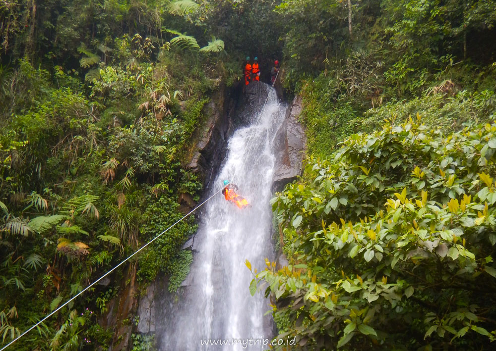 MAU COBA CANYONING DI CURUG CIDULANG RAWA GEDE BOGOR? SERUUUU…..