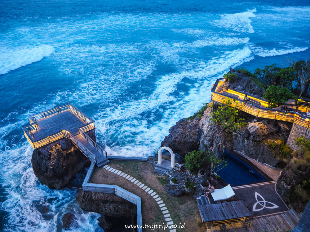 INI DIA TEMPAT MENIKMATI SUNSET BARU DI BALI, BEYOND THE CLIFF